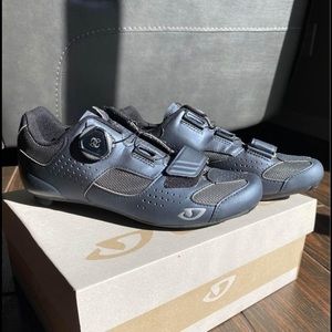 Women’s Giro Cycling Shoes. size 39.5 (US size 8 wide)